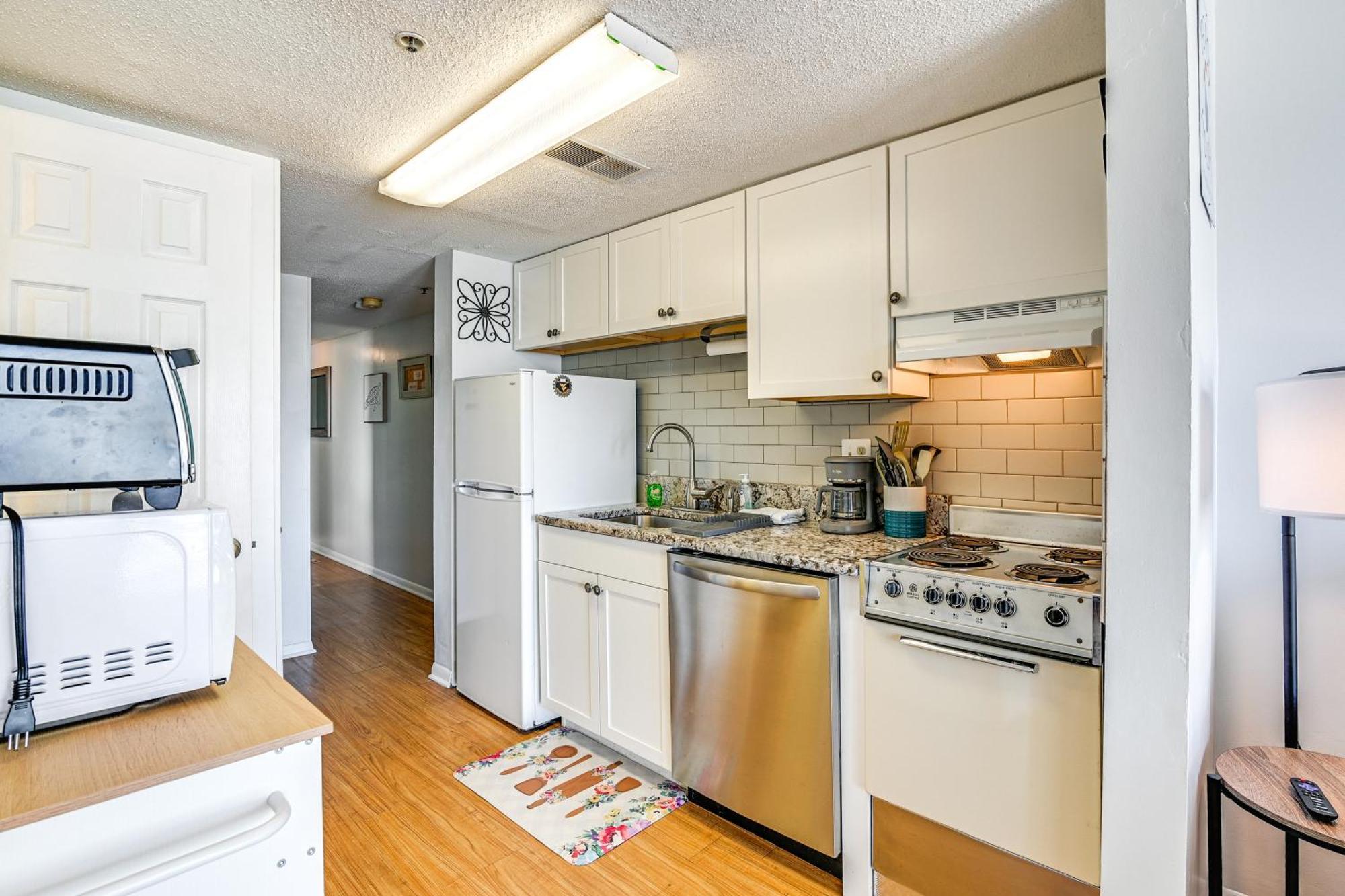 Cozy Beachfront Condo With Wifi, Views And Pool Access Myrtle Beach Eksteriør billede